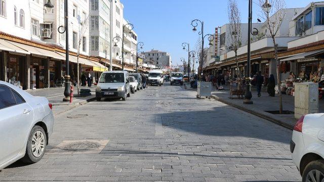 Sur esnafından ‘asfalt mı parke taşı mı’ referandumu
