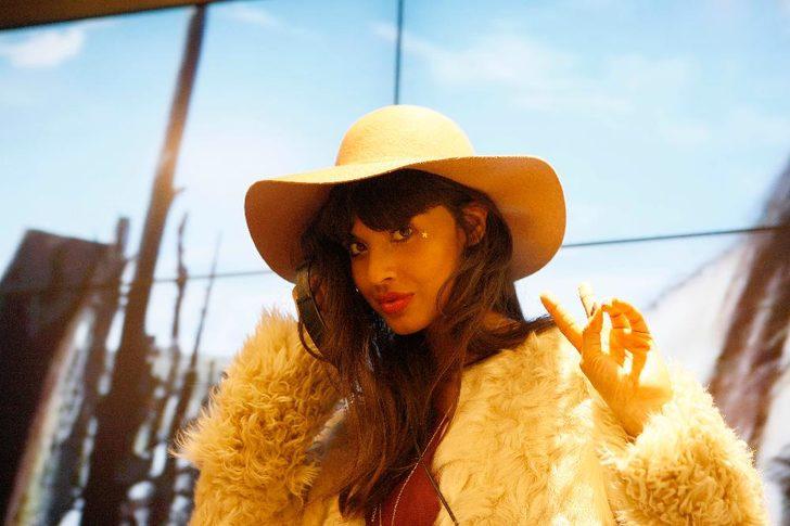 Jameela Jamil ikonik pozla olay oldu! G4