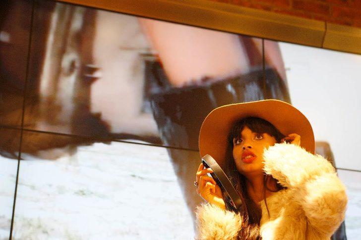 Jameela Jamil ikonik pozla olay oldu! G5