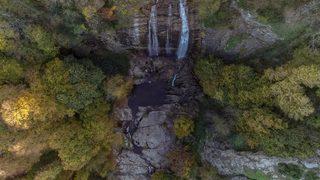 Depremden doğan Suuçtu Şelalesi'nde sonbahar güzelliği