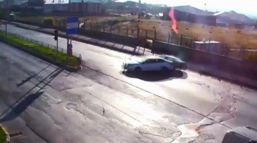 &ldquo;U&rdquo; d&ouml;n&uuml;ş&uuml; yapmak isterken kazaya neden oldu