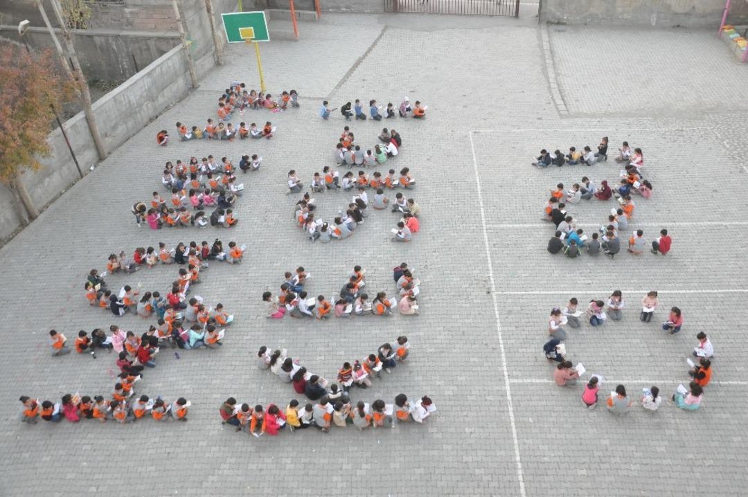 Y&uuml;ksekova&rsquo;da kitap okuma etkinliği