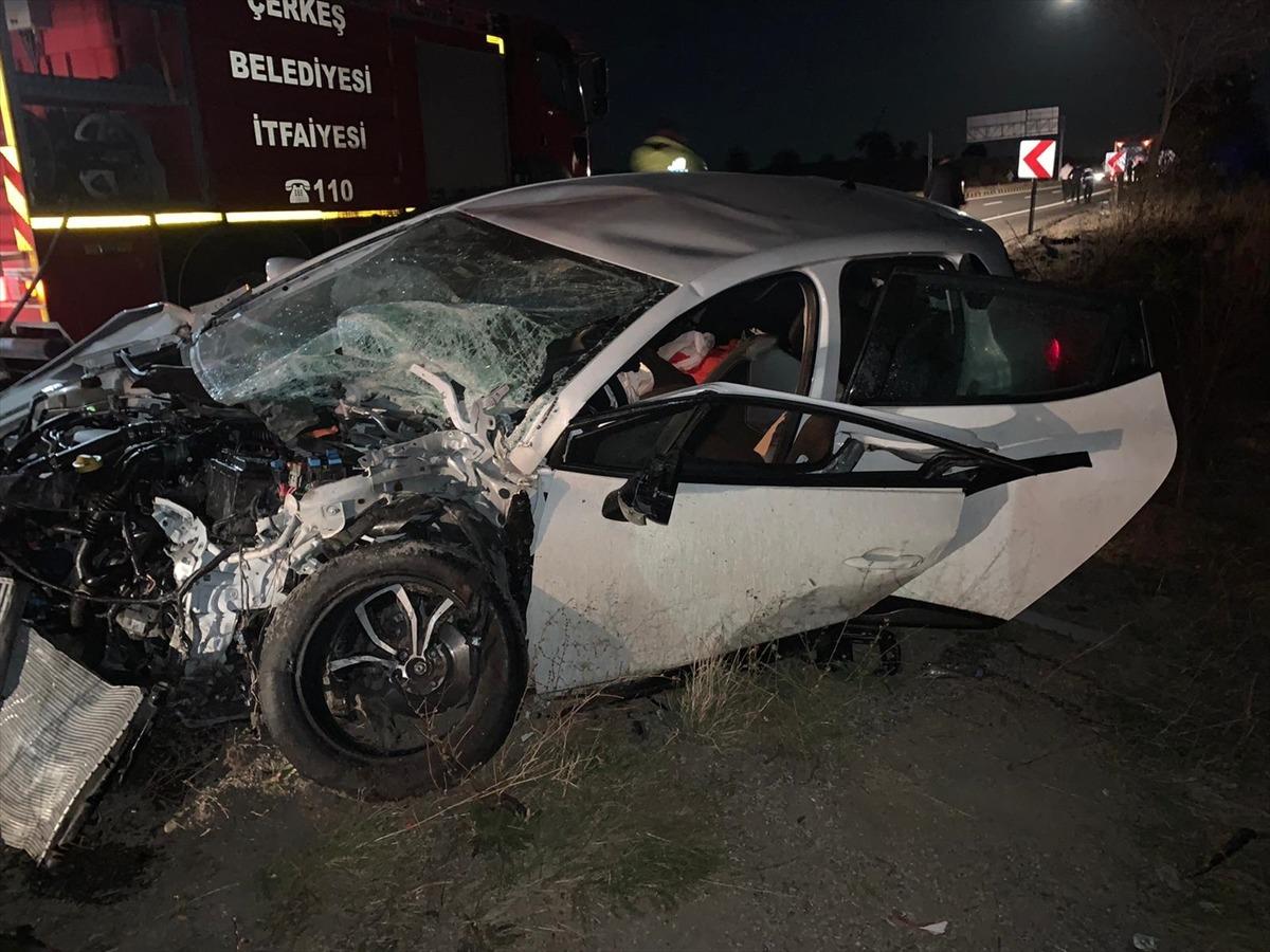 &Ccedil;ankırı'da yolcu otob&uuml;s&uuml; ile otomobil &ccedil;arpıştı: 7 yaralı