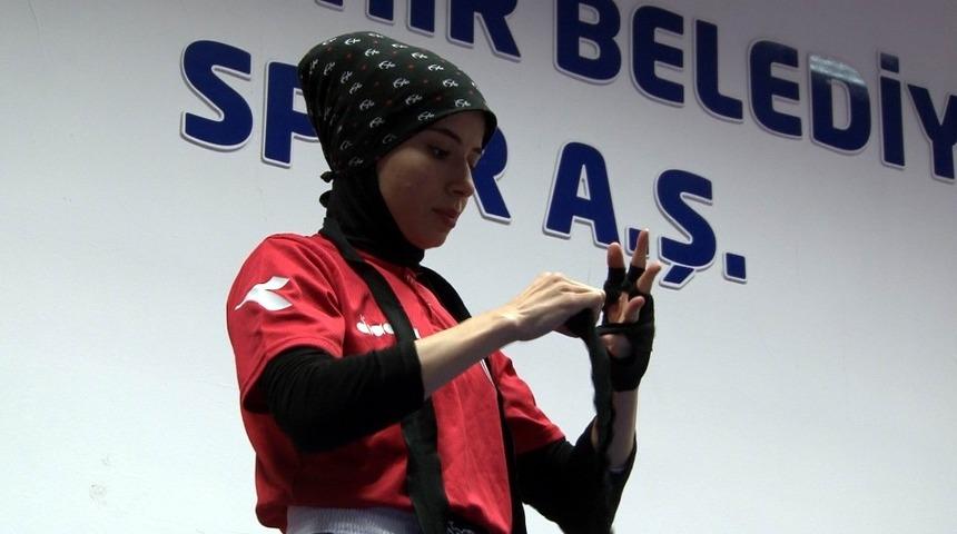 (&Ouml;zel haber) Hem &ouml;ğrencilerini hem de kendisini şampiyon yapmak i&ccedil;in &ccedil;alışıyor