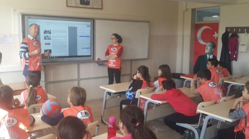 Burhaniye&rsquo;de &ouml;ğrencilere Erozyon semineri