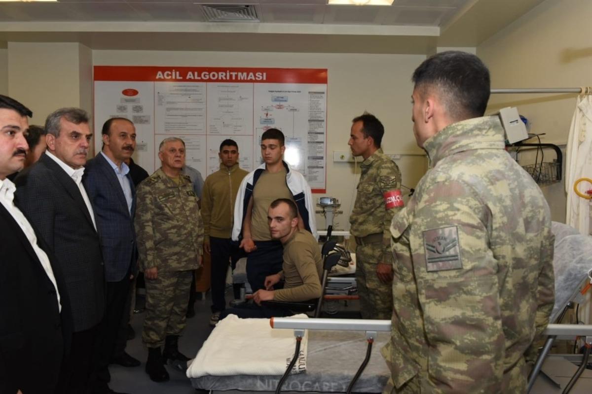 Beyazg&uuml;l yaralı askerleri ziyaret etti