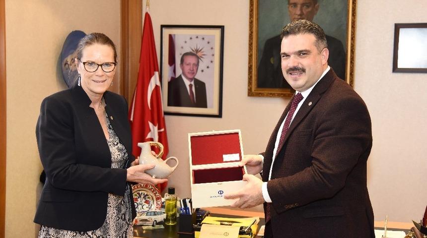 EADTU Başkanı Dr. Marr, Rektör Çomaklı’yı ziyaret etti