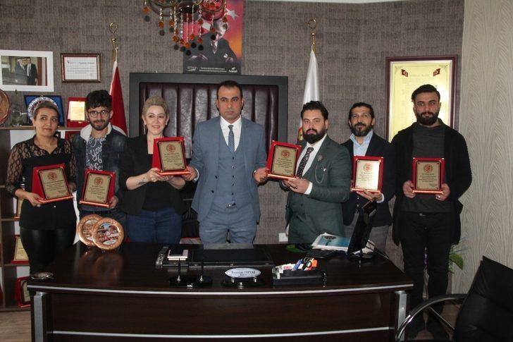 Başarılı kuaförlere plaket verildi G2