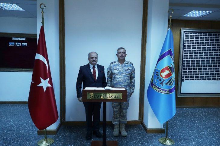 Vali Çakacak, Sivrihisar Hava Meydan Komutanlığı’nı ziyaret etti G2