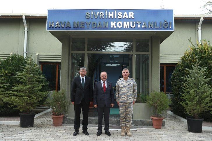 Vali Çakacak, Sivrihisar Hava Meydan Komutanlığı’nı ziyaret etti G4