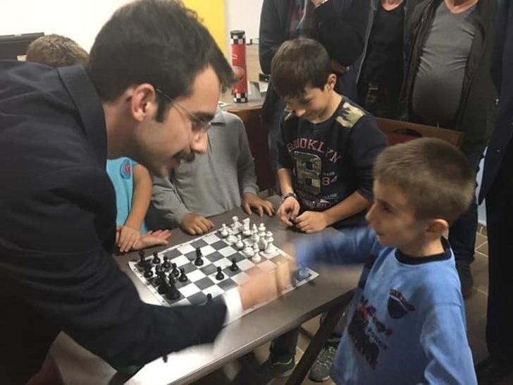 Kaymakam Şan çocuklarla sohbet etti G3