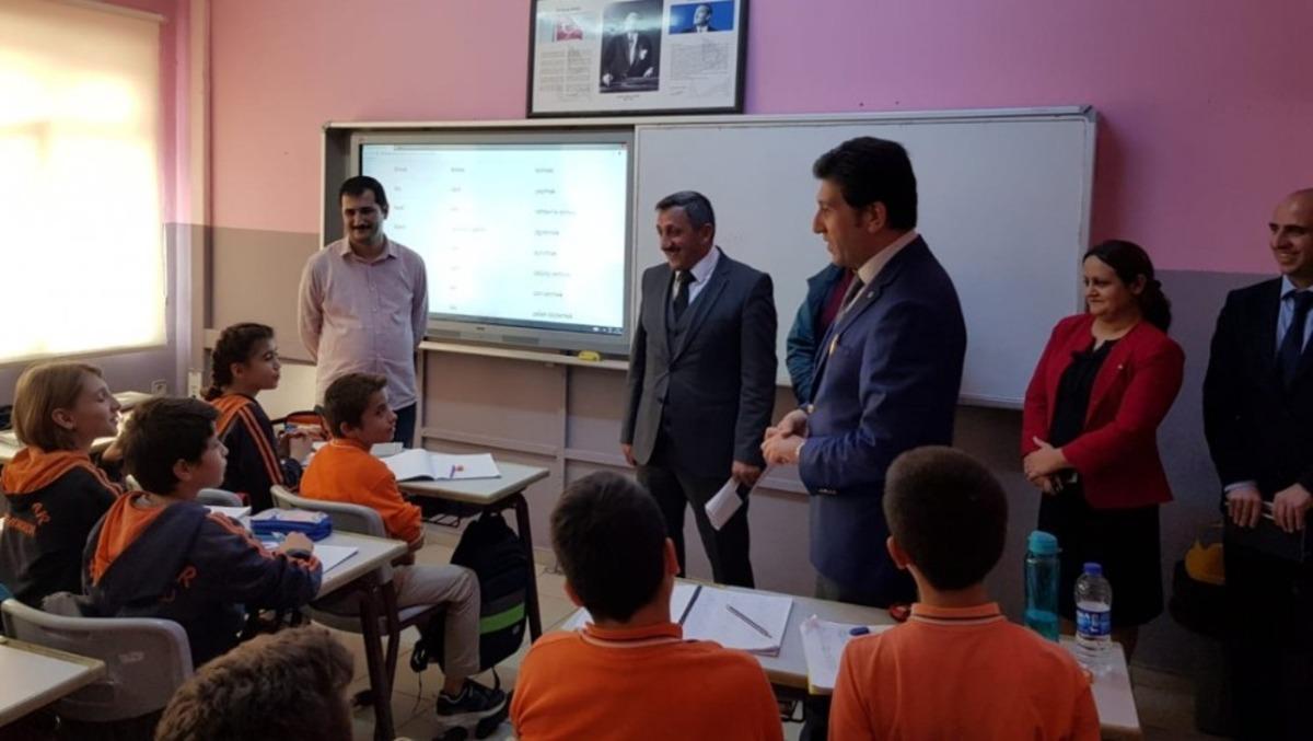 Milli Eğitim M&uuml;d&uuml;r&uuml; &ouml;ğrencilerle bir araya geldi