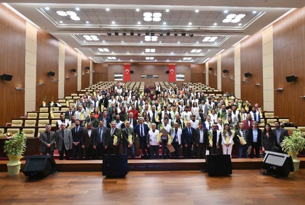 Bah&ccedil;ıvanlara sertifikaları verildi