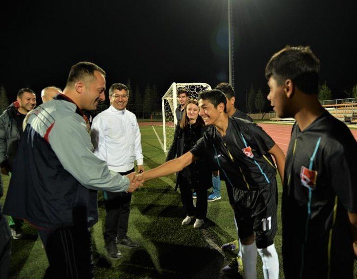 Sevgi Evleri’ndeki çocuklar protokol üyeleriyle kıyasıya yarıştı G4