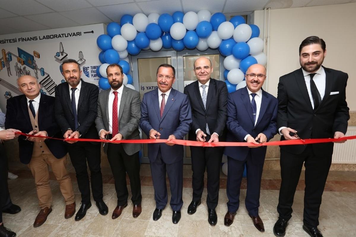 PA&Uuml;&rsquo;de Finans Laboratuvarı a&ccedil;ıldı