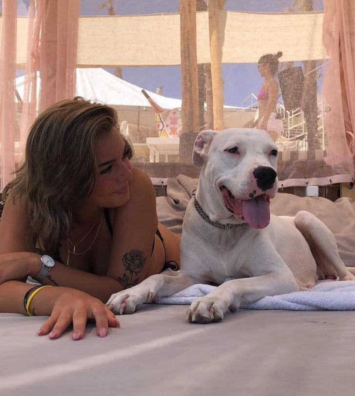 Türk futbolcu güzelliğiyle büyülüyor G2