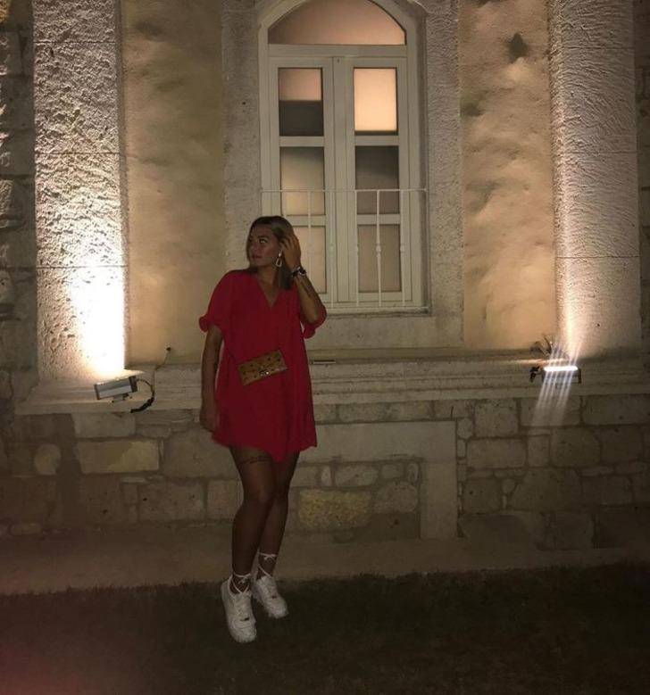 Türk futbolcu güzelliğiyle büyülüyor G4