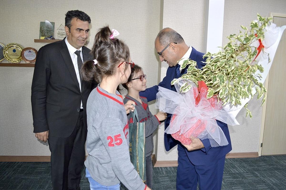 Minik &ouml;ğrenciler DAP&rsquo;tan k&uuml;t&uuml;phane istedi