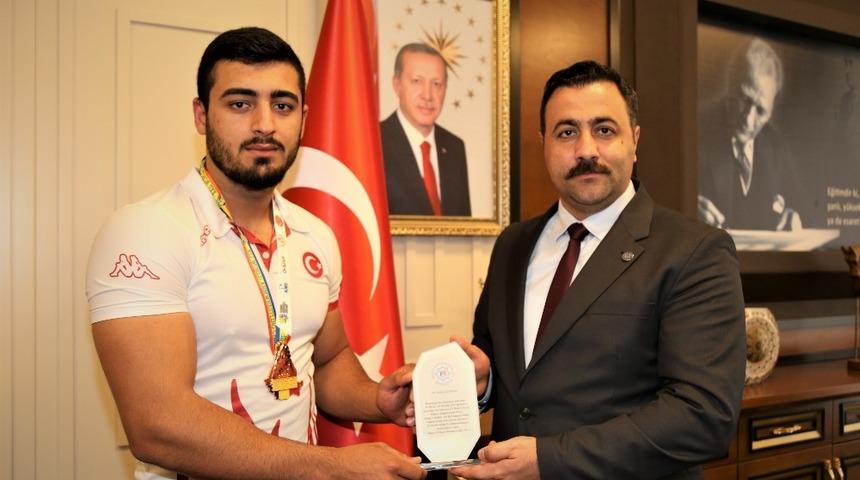 ALK&Uuml; &ouml;ğrencisi d&uuml;nya &uuml;&ccedil;&uuml;nc&uuml;s&uuml; oldu