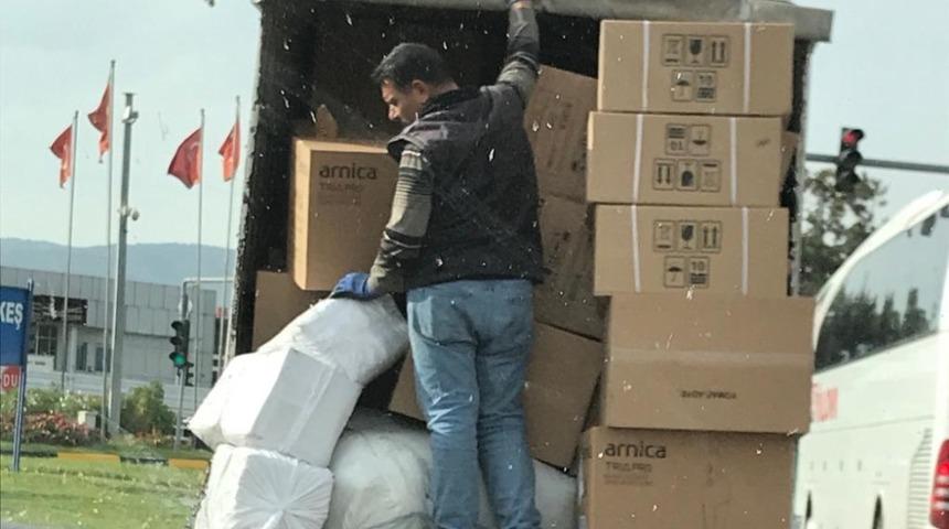 Aşırı y&uuml;kl&uuml; kamyona şaşırtan &ouml;nlem