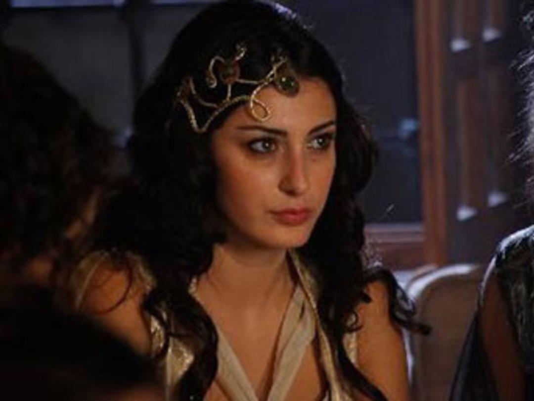 'Taktılar g&ouml;ğ&uuml;slerime'