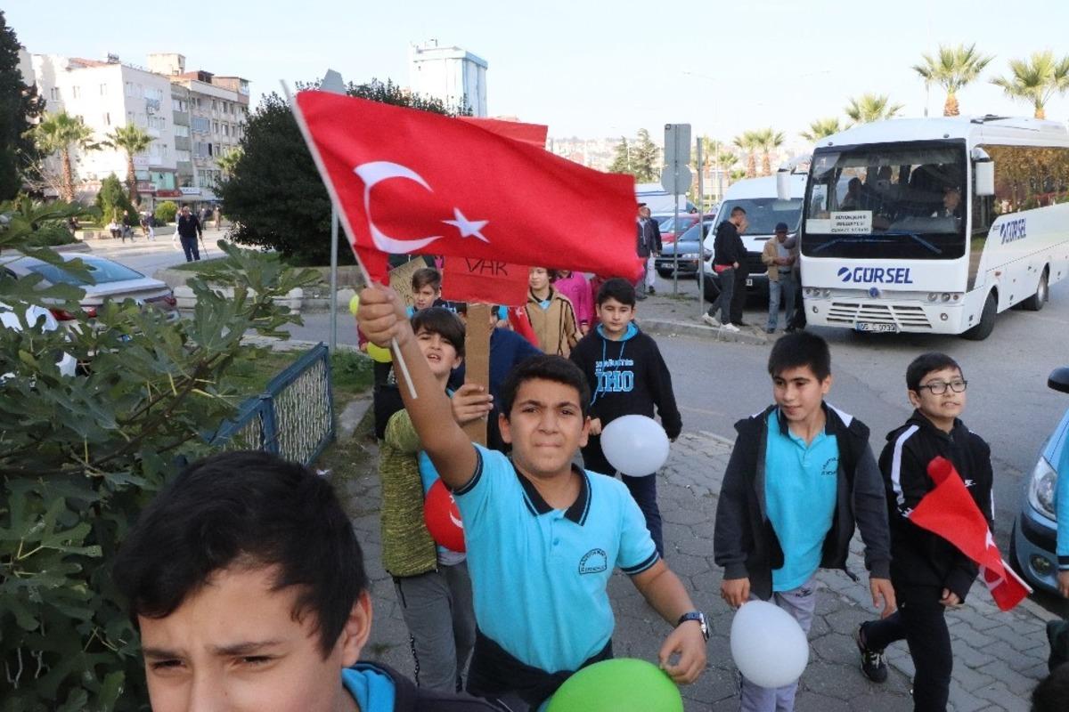 &Ccedil;ocuk hakları i&ccedil;in y&uuml;r&uuml;d&uuml;ler