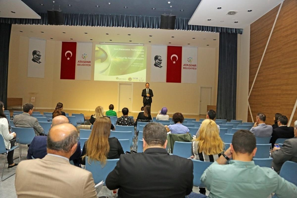 Geri kazanımın d&uuml;nya i&ccedil;in &ouml;nemi Ataşehirli eğitimcilere anlatıldı