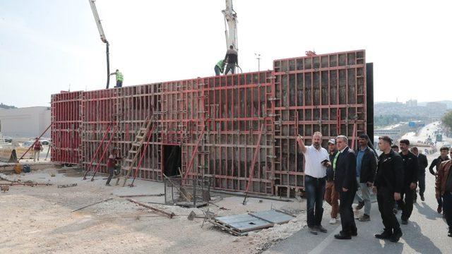 Karakoyun Köprülü Kavşağı’nda üst geçit çalışmaları sürüyor