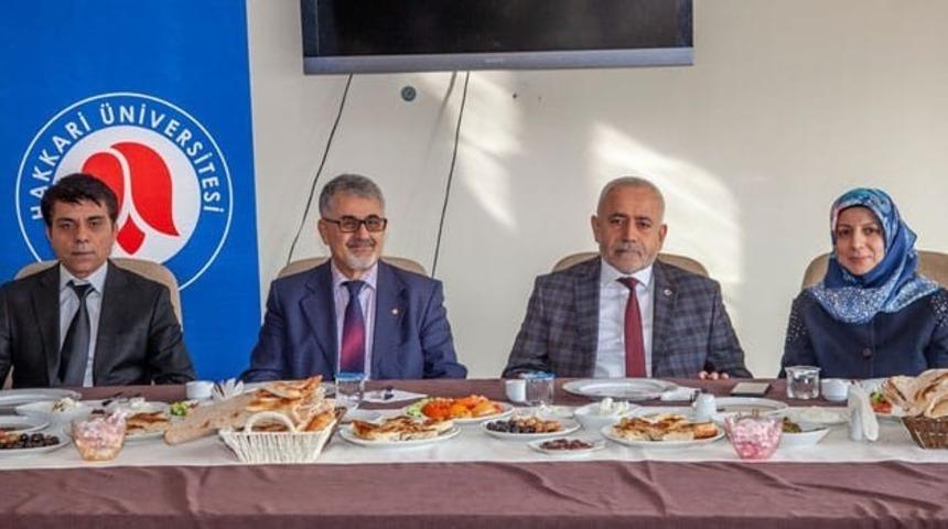 Rekt&ouml;r Pakiş, gazetecilerle bir araya geldi