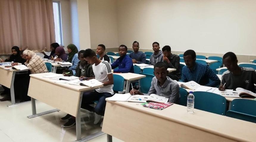 Somalili &ouml;ğrencileri T&uuml;rk&ccedil;e &ouml;ğreniyor