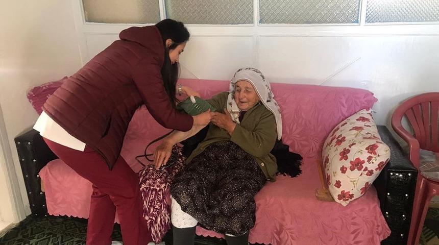 &Ouml;ğrencilerden yaşlılara ziyaret