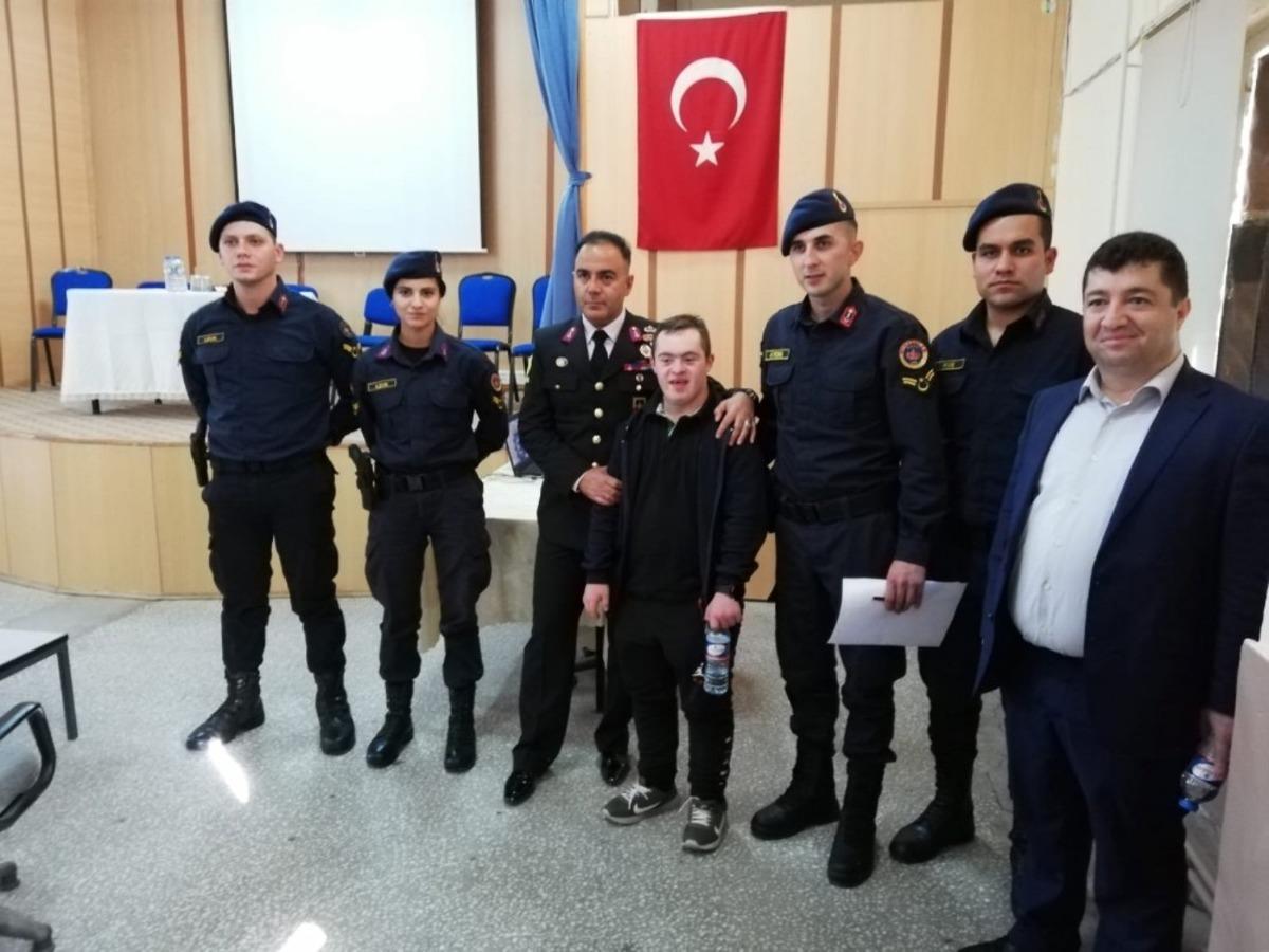 &Ouml;ğrenciler i&ccedil;in mesleki tanıtım programı d&uuml;zenlendi