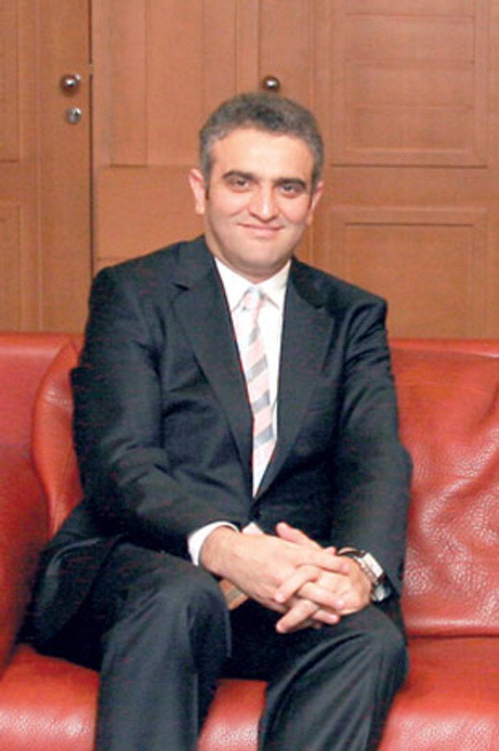 Gazetecileri gördü, öptü G1