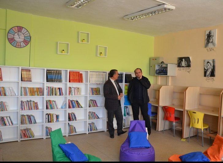 Köy okulunda TÜBİTAK Bilim Fuarı ve kütüphane açılışı G3