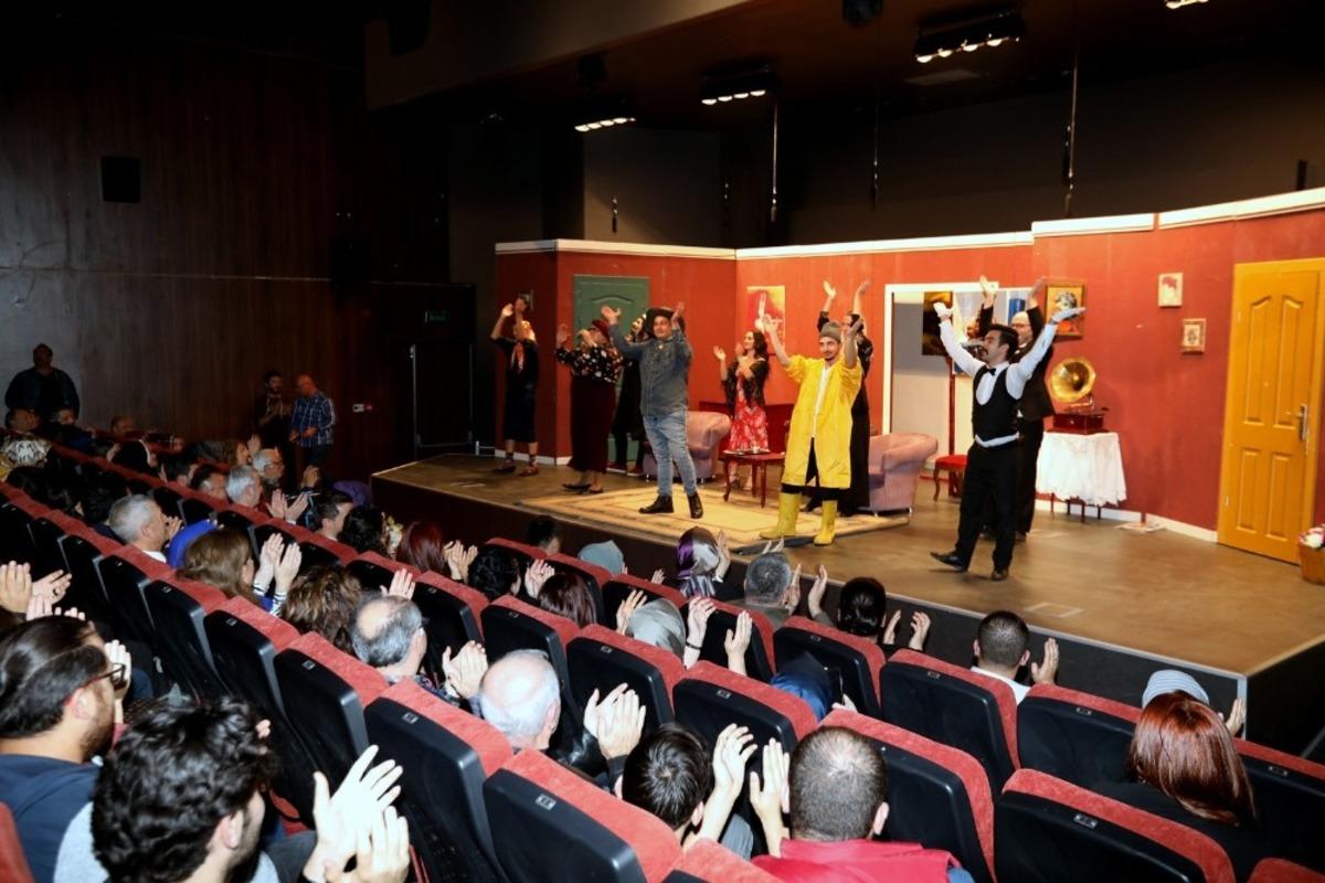 &lsquo;Kare As&rsquo; ayakta alkışlandı