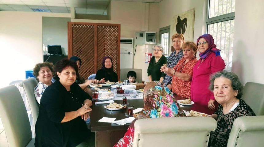 İzmitli emeklilerin bu etkinliklerle y&uuml;zleri g&uuml;l&uuml;yor