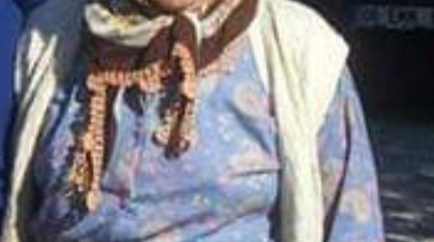 Aracıyla geri manevra yaparken, kazayla annesini ezdi