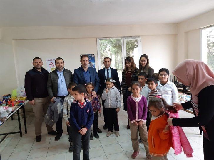 İstanbul’dan Bebekli 75. Yıl İlkokuluna destek G3