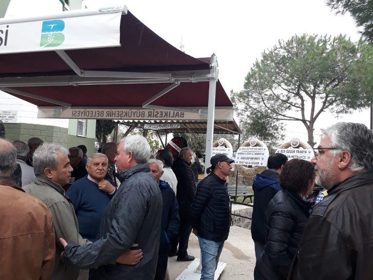 Ayvalık sevilen doktor Alper Güngör’ü son yolculuğuna uğurladı G2