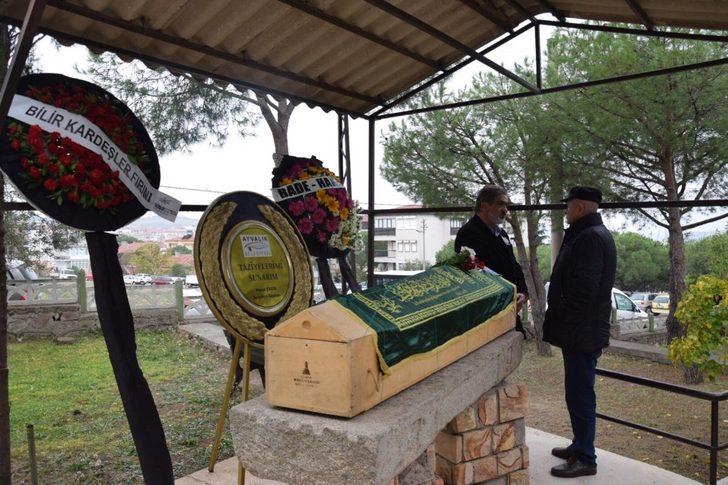 Ayvalık sevilen doktor Alper Güngör’ü son yolculuğuna uğurladı G3