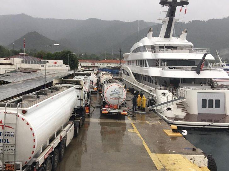 İçinde yok yok! Marmaris'e demir attı G4