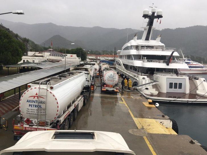 İçinde yok yok! Marmaris'e demir attı G3