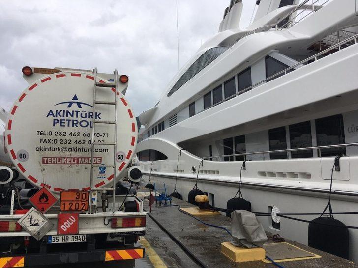 İçinde yok yok! Marmaris'e demir attı G1