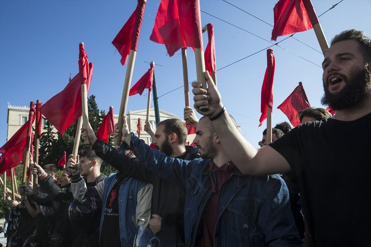 Yunanistan'da &ouml;ğrenciler, polis şiddetini protesto etti