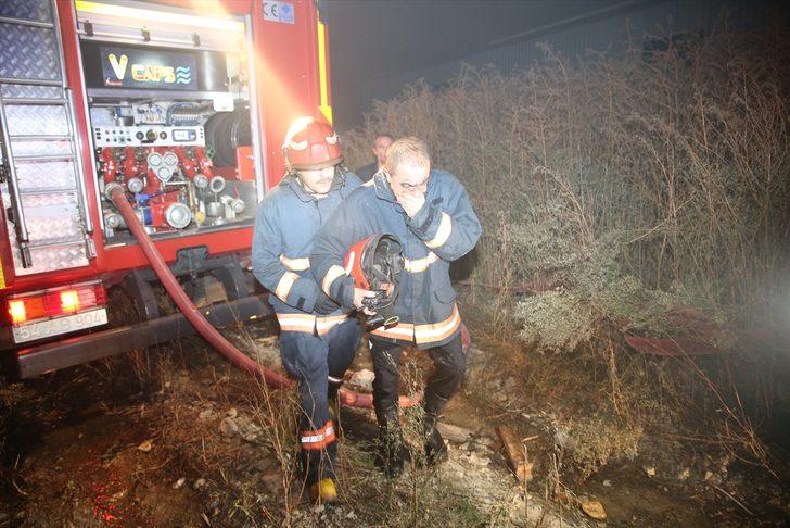 GÜNCELLEME - Sakarya'da geri dönüşüm deposunda çıkan yangın kontrol altına alındı G1