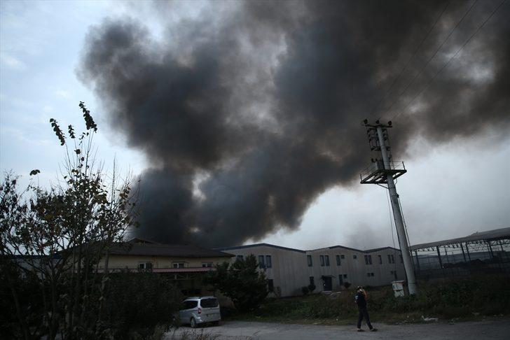 GÜNCELLEME - Sakarya'da geri dönüşüm deposunda çıkan yangın kontrol altına alındı G2