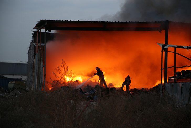 GÜNCELLEME - Sakarya'da geri dönüşüm deposunda çıkan yangın kontrol altına alındı G5