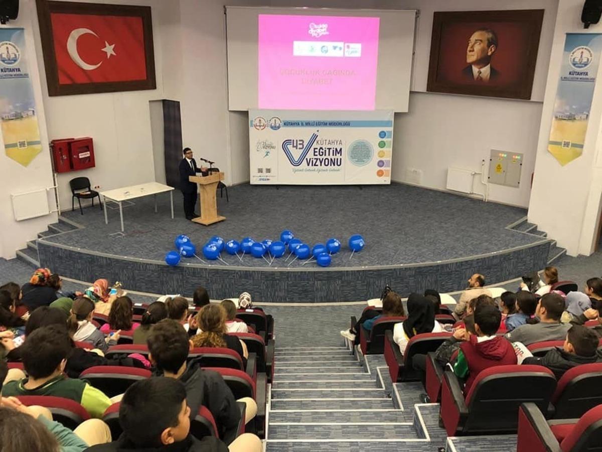 K&uuml;tahya&rsquo;da &ouml;ğrenci, &ouml;ğretmen ve velilere y&ouml;nelik diyabet eğitimi