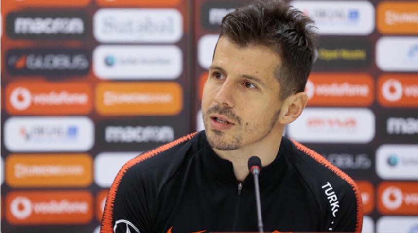 Emre Belözoğlu: Bütün arkadaşlarımı tebrik ediyorum