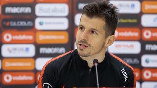 Emre Belözoğlu: Bütün arkadaşlarımı tebrik ediyorum